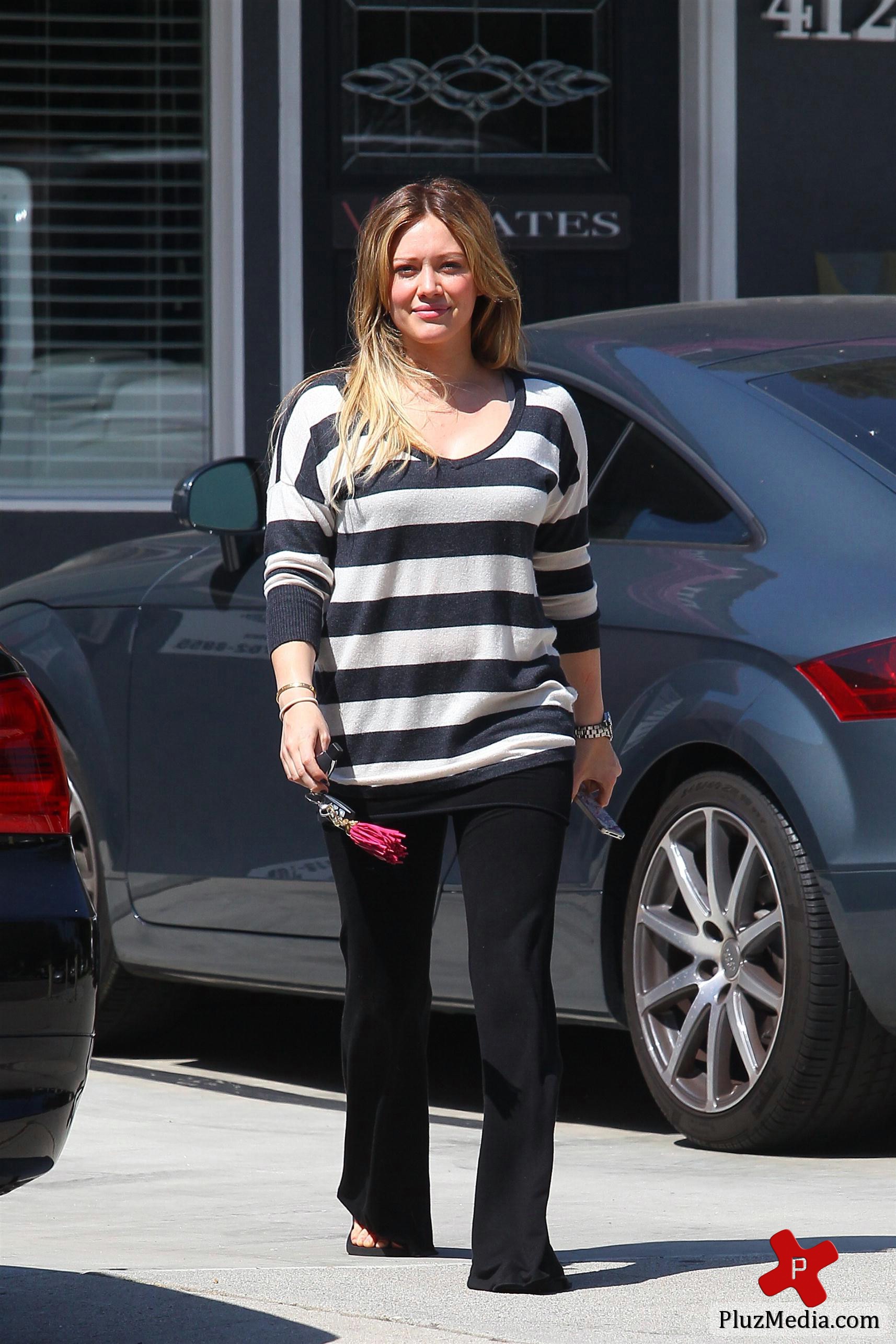 pregnant actress on her way to a maternity pilates class | Picture 83340